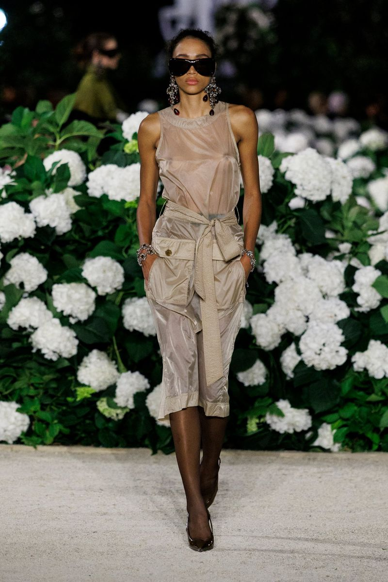 Saint Laurent odstartoval Paris Fashion Week s hvězdným publikem