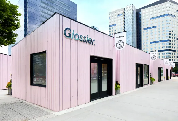 Glossier: od malého blogu k valuaci 2 miliardy dolarů