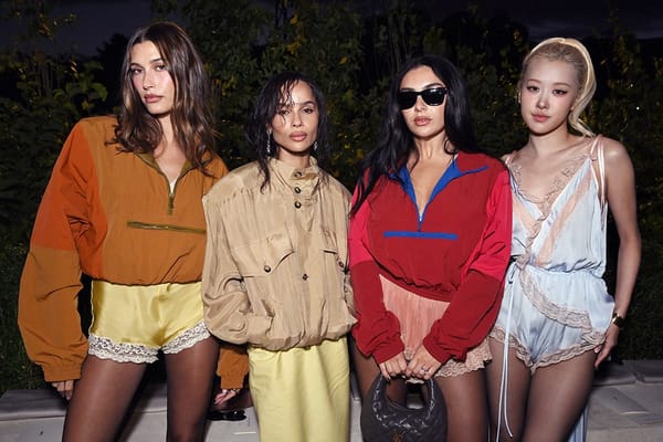 Saint Laurent odstartoval Paris Fashion Week s hvězdným publikem